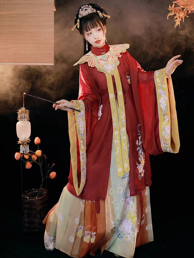 The Charm of Chinese Cheongsam for an Engagement Ceremony The Charm of Chinese Cheongsam for an Engagement Ceremony
