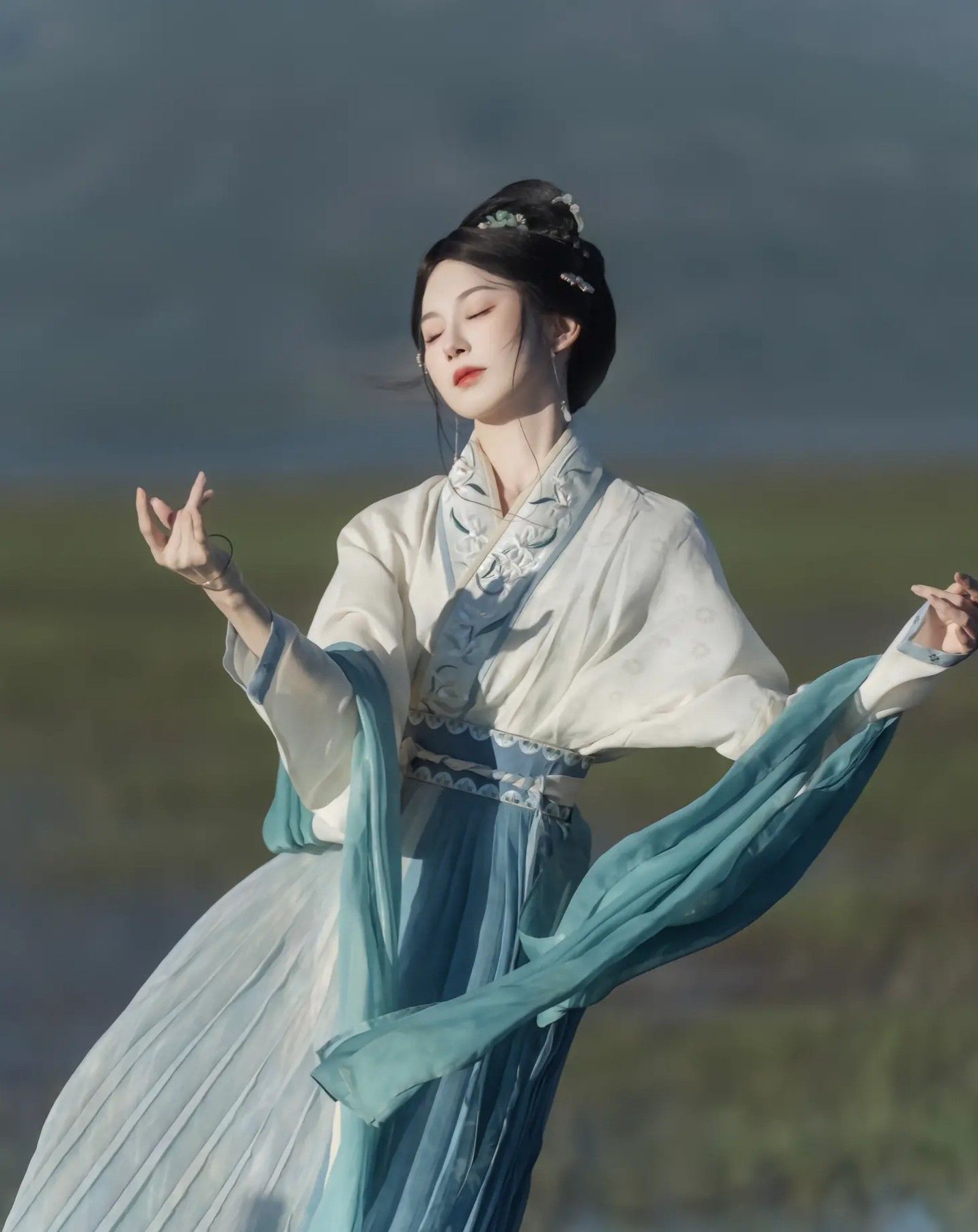Daily Life with Ming-Style Horseface Skirt:A Closer Look into Traditional Chinese Fashion Daily Life with Ming-Style Horseface Skirt:A Closer Look into Traditional Chinese Fashion