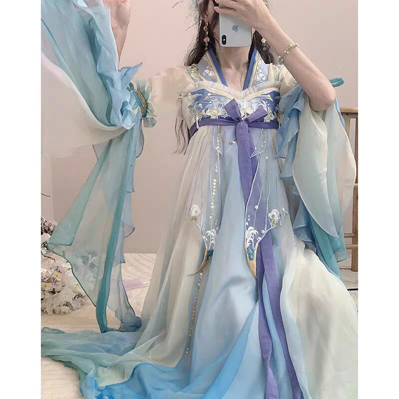 Embracing Modernity in Womens Cheongsam:A Journey of Evolution and Adaptation