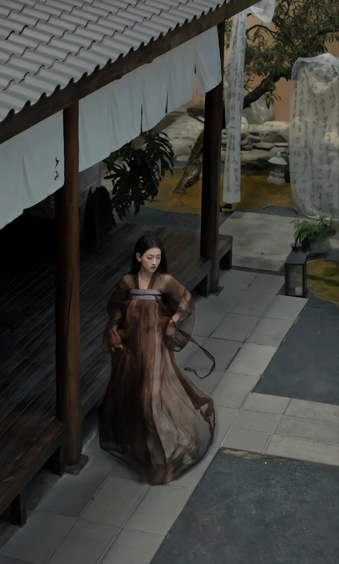 The Splendor of Traditional Chinese Fashion in the Ink-and-Water World of Lanbo Studio The Splendor of Traditional Chinese Fashion in the Ink-and-Water World of Lanbo Studio