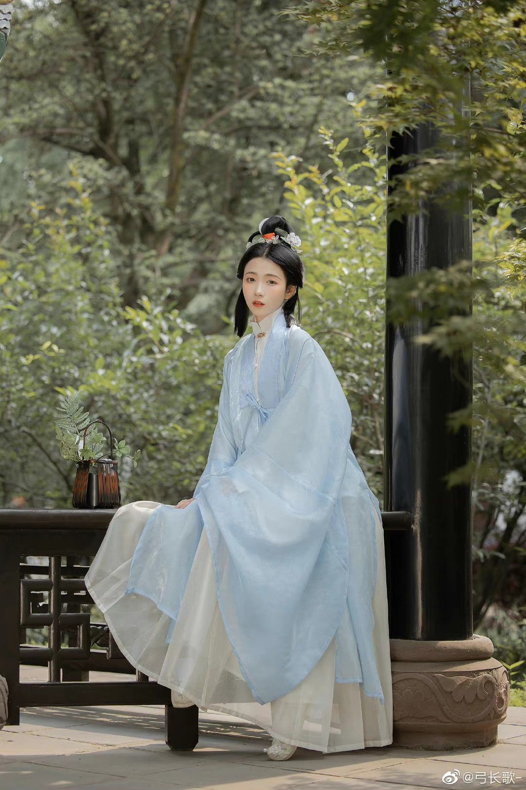 Traditional Chinese Style Padded Jacket and Horseface Skirt Autumn Winter Ensemble Traditional Chinese Style Padded Jacket and Horseface Skirt Autumn Winter Ensemble