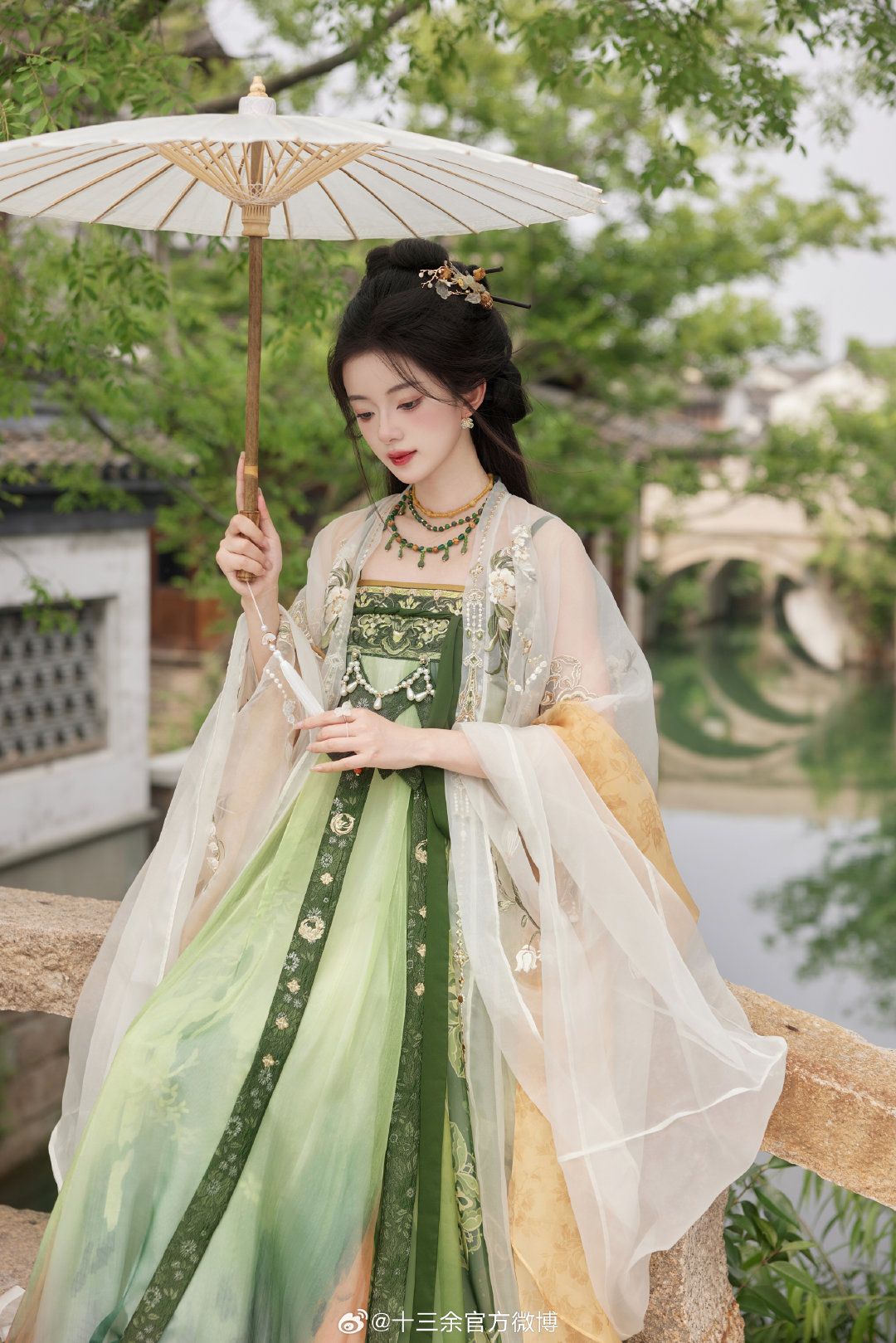 Ming-Style Hanfu Wedding Gown:A Glimpse into Traditional Chinese Elegance Ming-Style Hanfu Wedding Gown:A Glimpse into Traditional Chinese Elegance