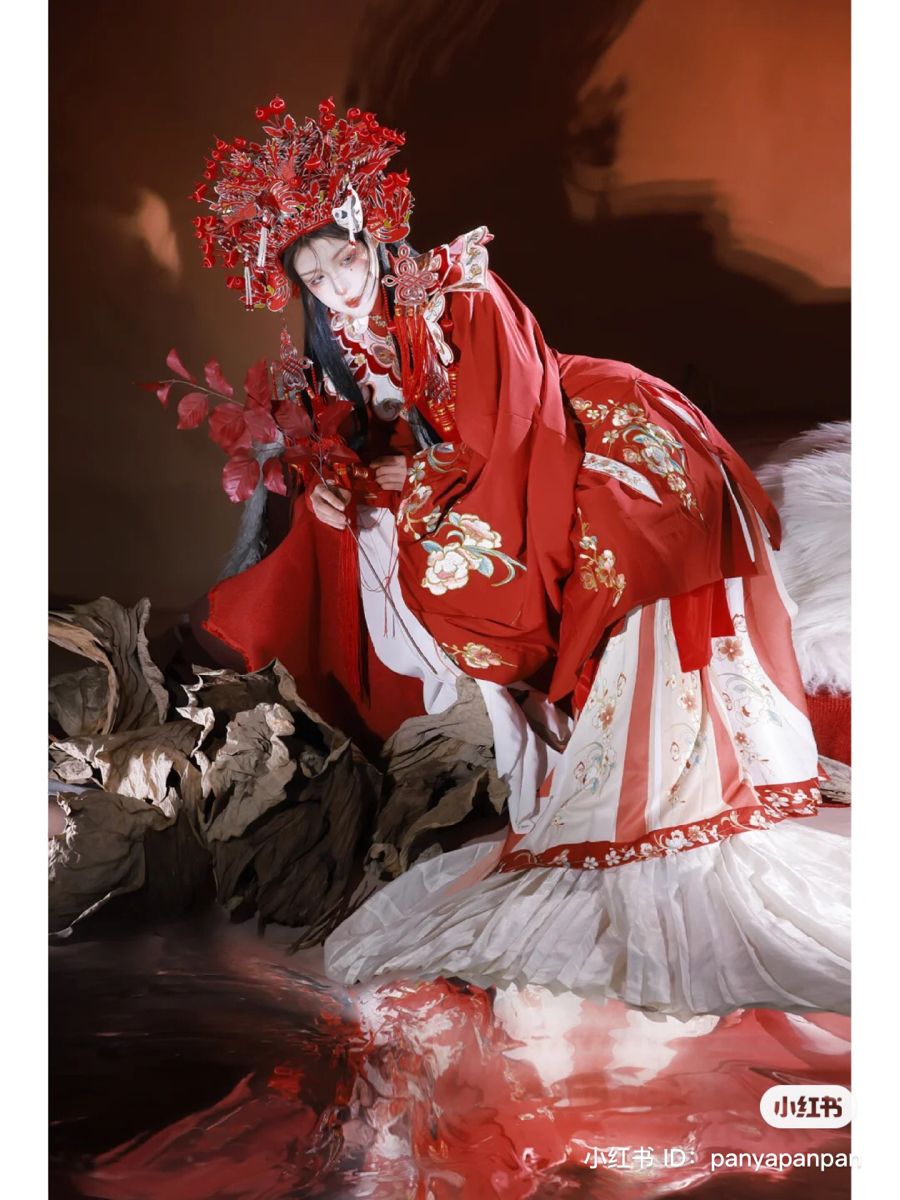 Elite Shanghai Qipao:The Splendor of High-End Mulberry Silk Elite Shanghai Qipao:The Splendor of High-End Mulberry Silk