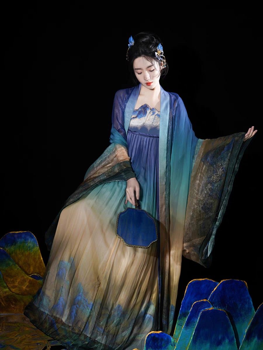Winter Warmth:The Rise of Thickened Hanfu Cape and Hood for Women Winter Warmth:The Rise of Thickened Hanfu Cape and Hood for Women