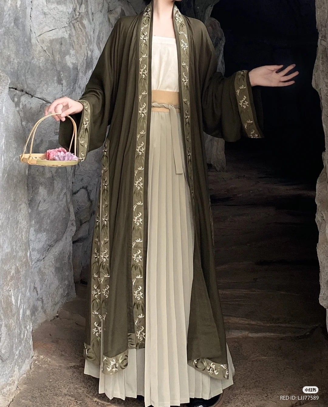 Winter Qipao Skirt:A Fashionable and Warm Choice for Traditional Elegance Winter Qipao Skirt:A Fashionable and Warm Choice for Traditional Elegance