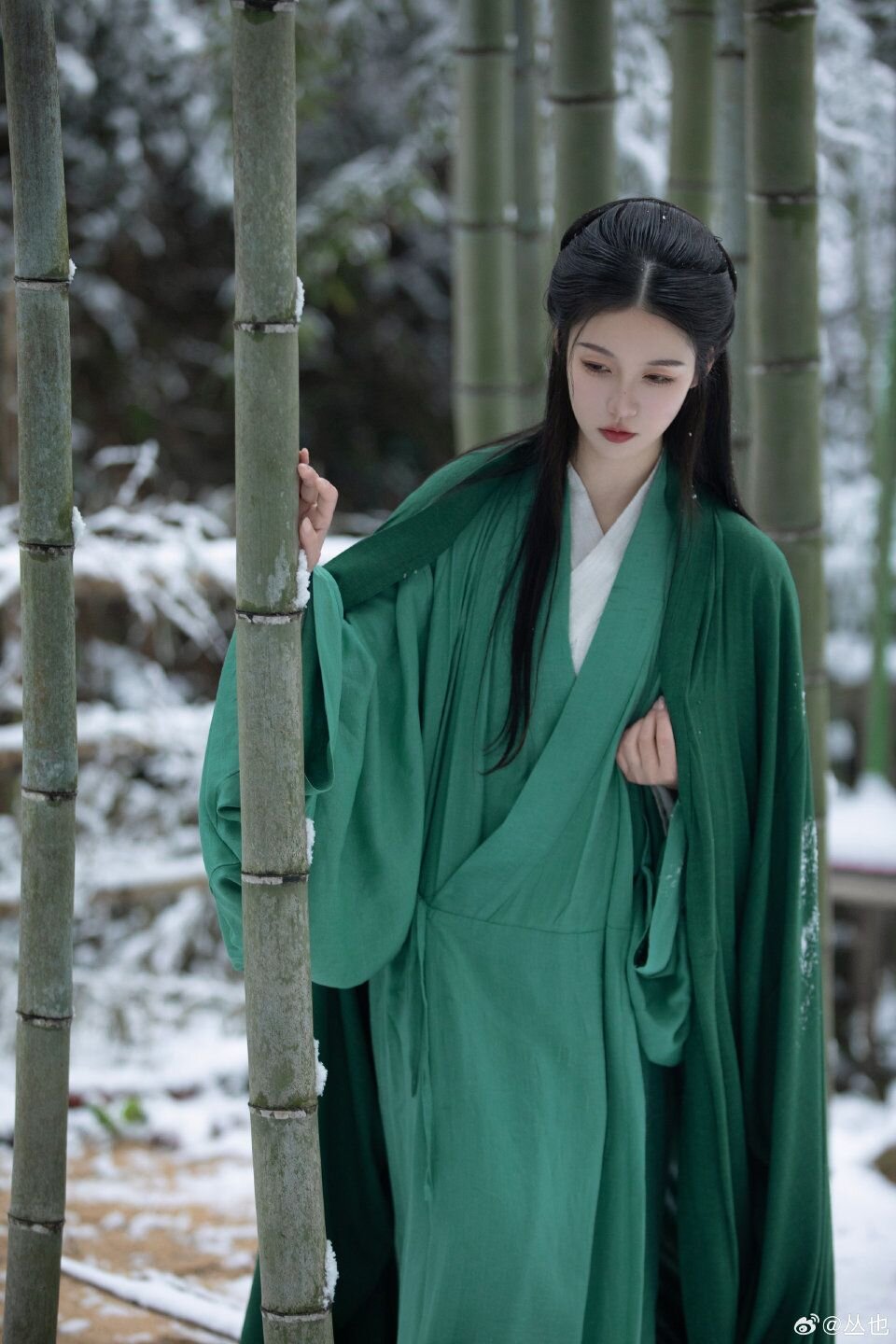 The Enchantment of Hanfu Hairstyles for Young Girls:The Story of a Traditional Hairdo
