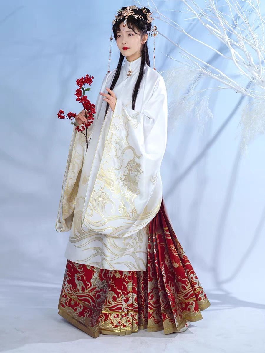 The Evolution of Qipao:Short-sleeved Cheongsam Blouses with盘扣细节