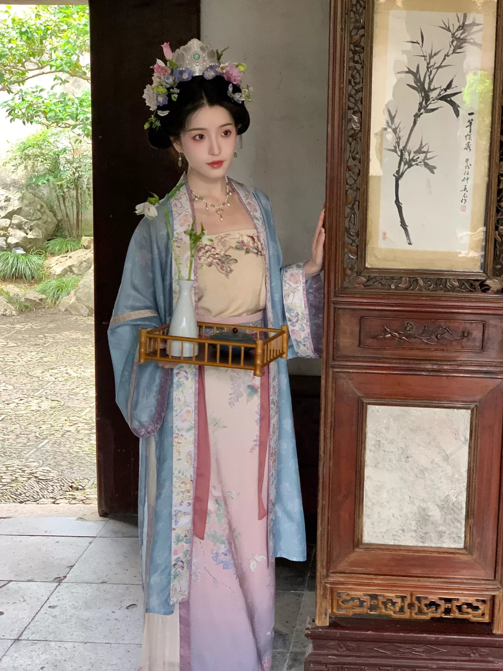 Embracing the New Era:The Rise of Fake Two-Piece Cheongsam Fashion Embracing the New Era:The Rise of Fake Two-Piece Cheongsam Fashion
