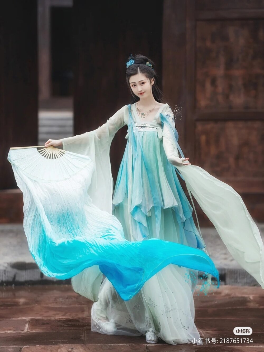 Innovating the Classic:The Modern Cotton-Linen Cheongsam Innovating the Classic:The Modern Cotton-Linen Cheongsam