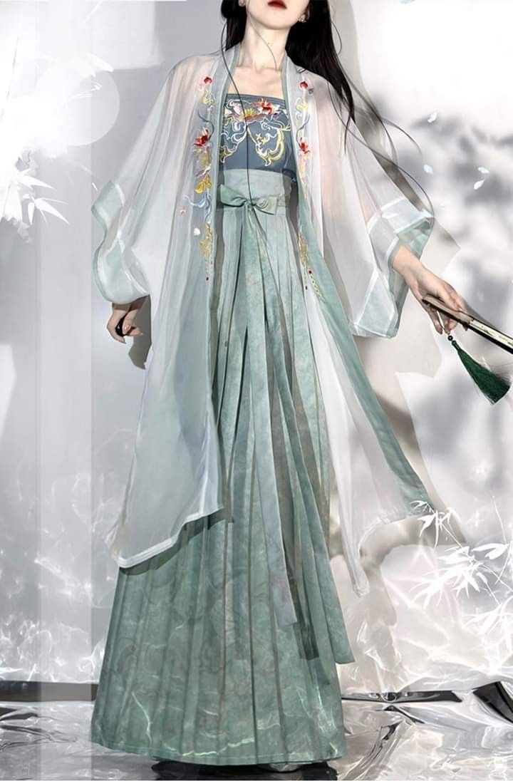 The Story of a Girl in Traditional Hanfu Clothing:The Charm of Standing Collars The Story of a Girl in Traditional Hanfu Clothing:The Charm of Standing Collars