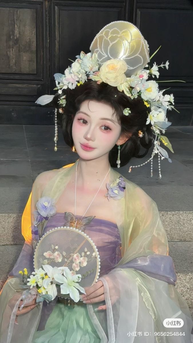 Redesigning the Cheongsam for Petite Women with Round Necks:A Fashion Evolution Redesigning the Cheongsam for Petite Women with Round Necks:A Fashion Evolution