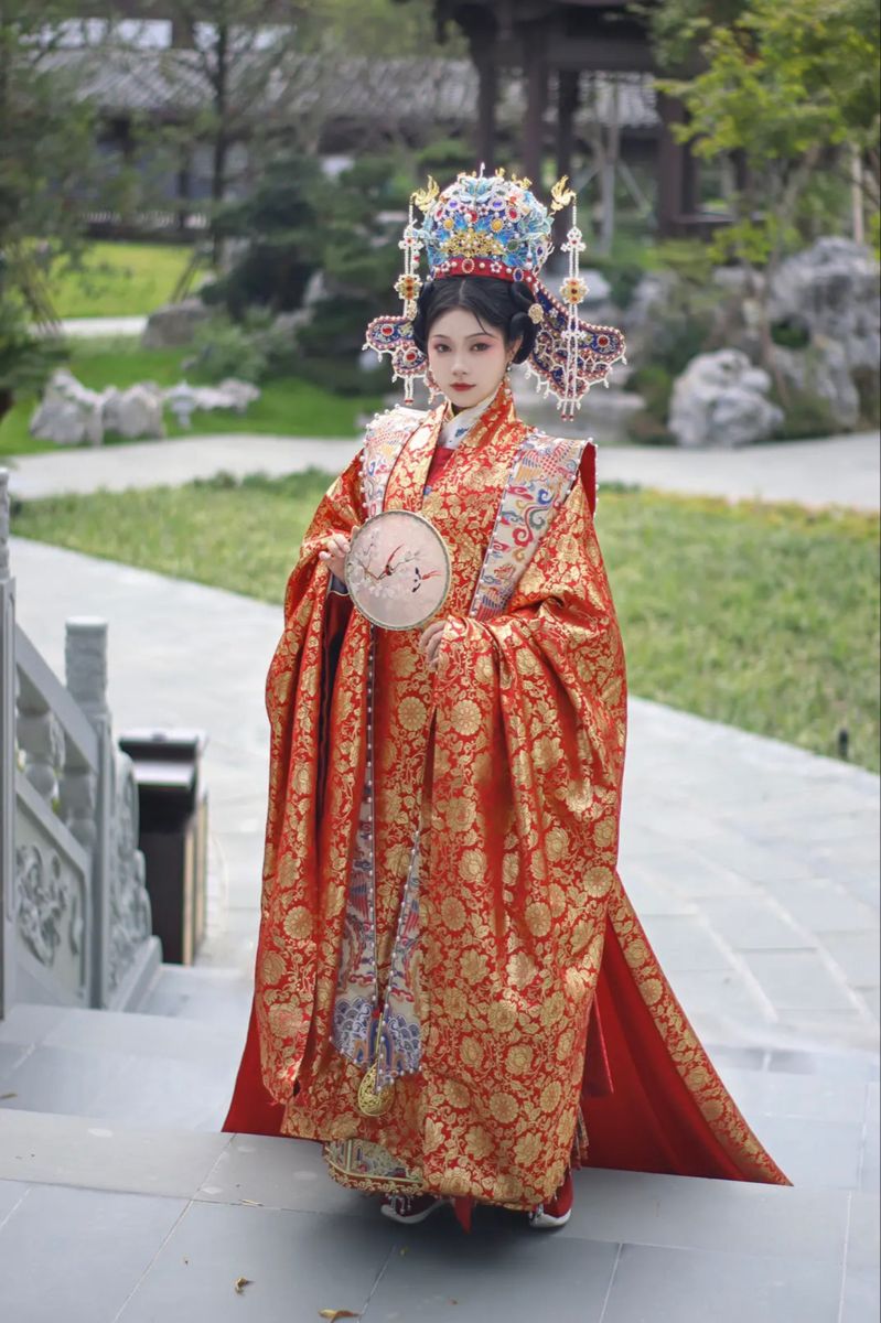 Cloud-Veiled Splendor:Original Hanfu Fashion of Yunmu Jinse