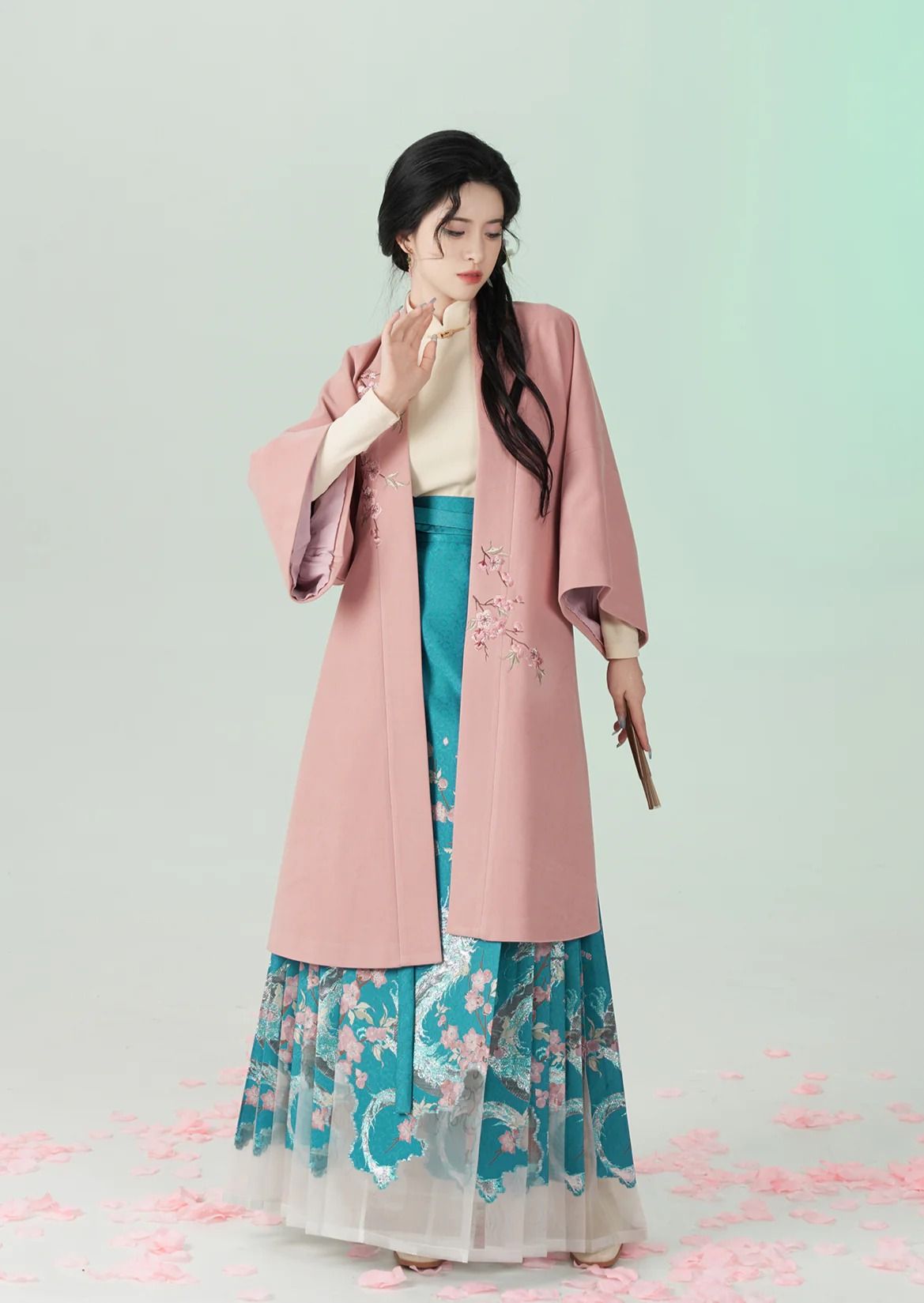 Embracing the Beauty of Plus-Size Ming-Style Hanfu:A Journey into Traditional Chinese Fashion Embracing the Beauty of Plus-Size Ming-Style Hanfu:A Journey into Traditional Chinese Fashion