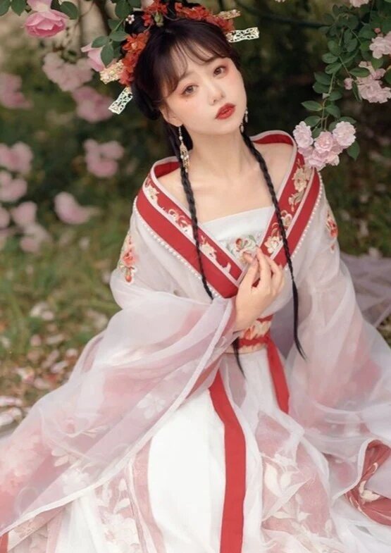 The Enchantment of Cheongsam and 8cm High Heels:A Fashionable Journey The Enchantment of Cheongsam and 8cm High Heels:A Fashionable Journey