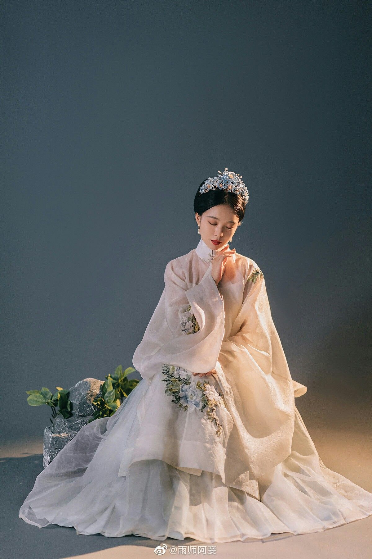 Sleeveless Cheongsam Skirt:A Fashionable Blend of Traditional and Modern Elegance Sleeveless Cheongsam Skirt:A Fashionable Blend of Traditional and Modern Elegance