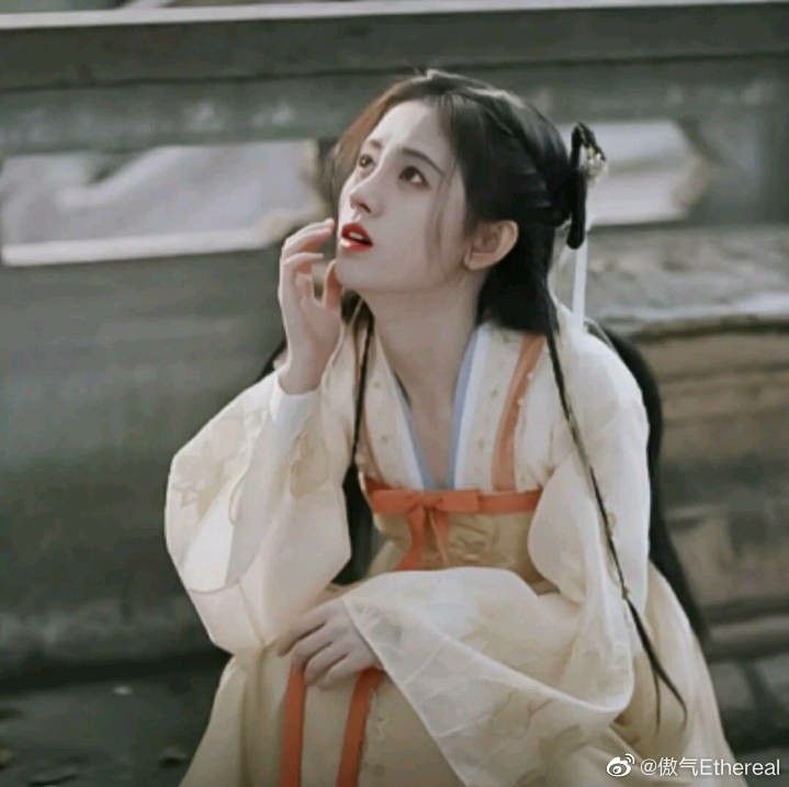 The Splendor of Red and Blue Hanfu:Traditional Chinese Elegance The Splendor of Red and Blue Hanfu:Traditional Chinese Elegance