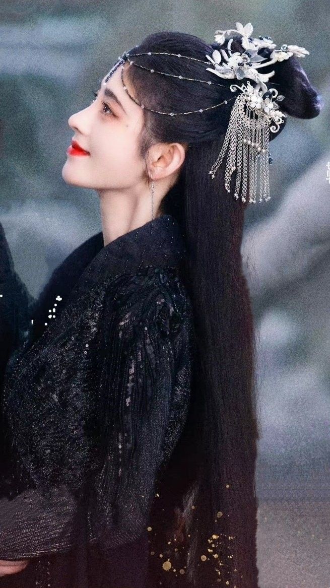 Lai Meiyuns Hanfu Fashion:Exploring the Allure of Traditional Chinese Attire Lai Meiyuns Hanfu Fashion:Exploring the Allure of Traditional Chinese Attire