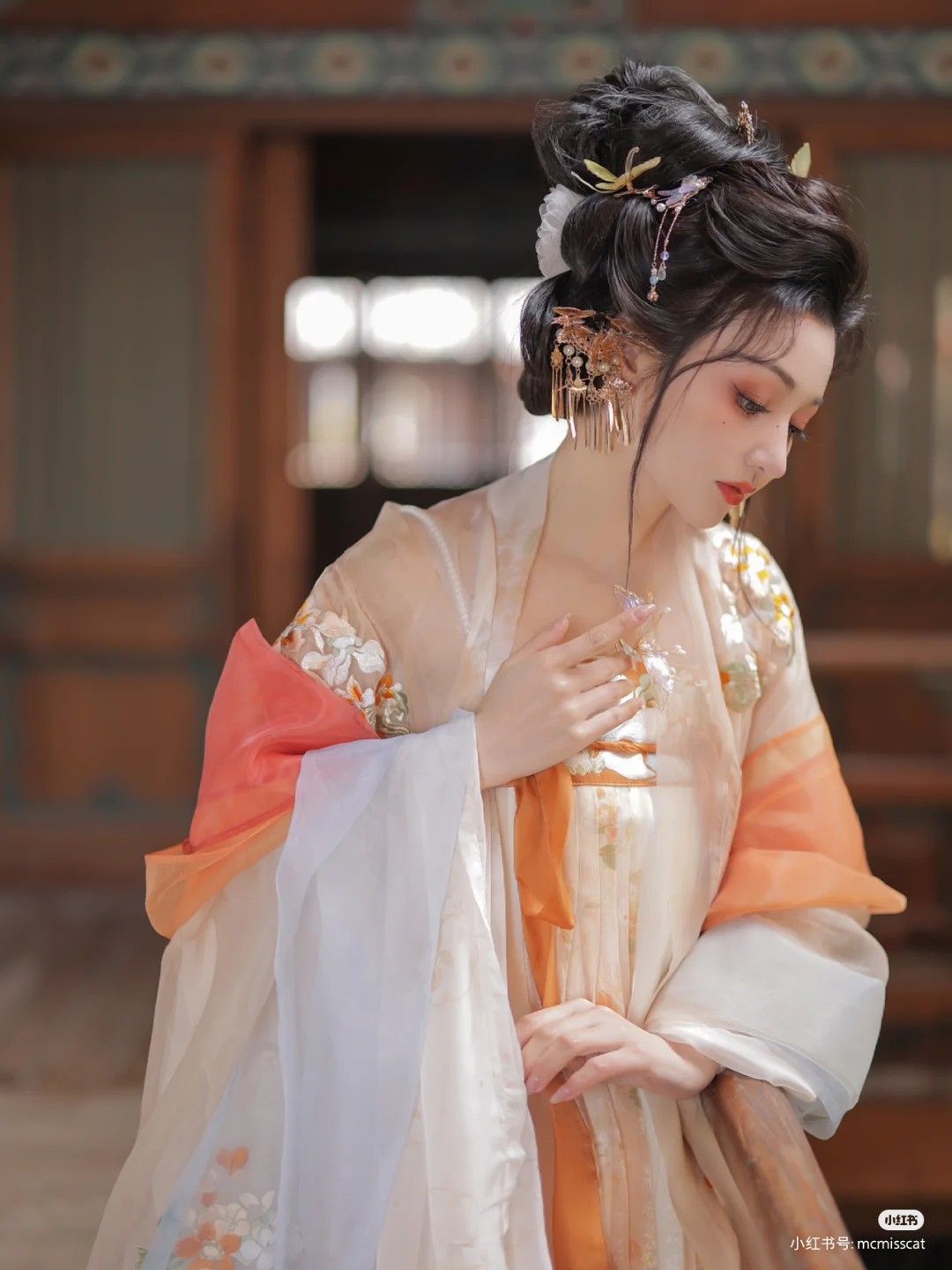 The Enchantment of Hanfu Skirt for an Eight-Year-Old Girl and Her Seven-Year-Old Companion The Enchantment of Hanfu Skirt for an Eight-Year-Old Girl and Her Seven-Year-Old Companion