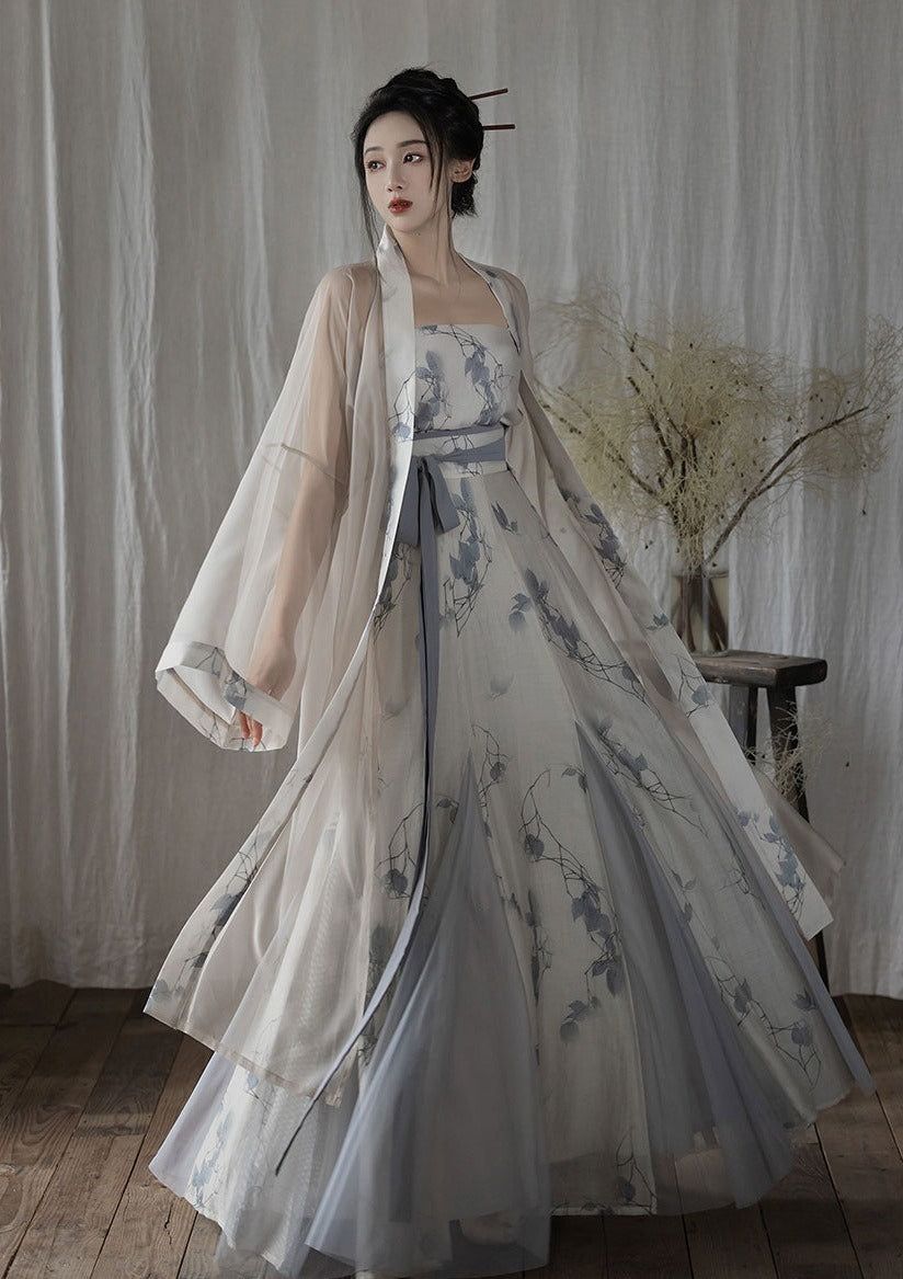 The Revival of Girls Cheongsam with Inverted Sleeve Style:The Daeshillou Flag The Revival of Girls Cheongsam with Inverted Sleeve Style:The Daeshillou Flag