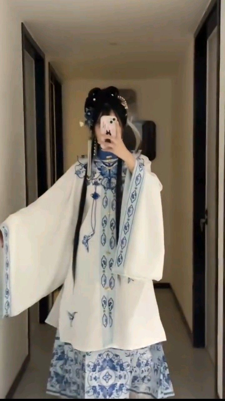 The Cheongsam:Embodying the Essence of Chinese Style and Elegance The Cheongsam:Embodying the Essence of Chinese Style and Elegance