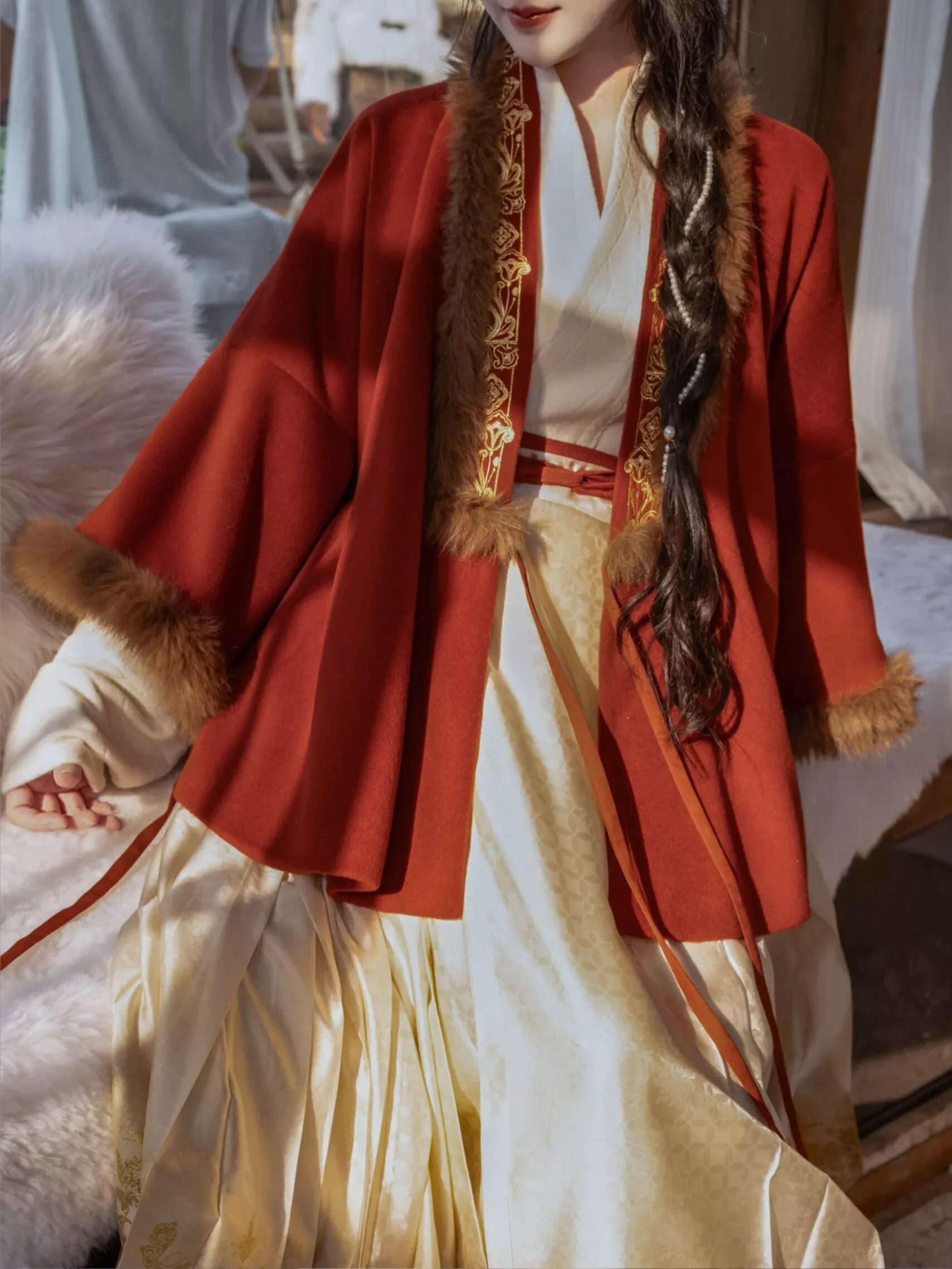 Flying to the Sky:Exploring Dunhuangs Unique Hanfu Fashion with Exotic Ethnic Elements
