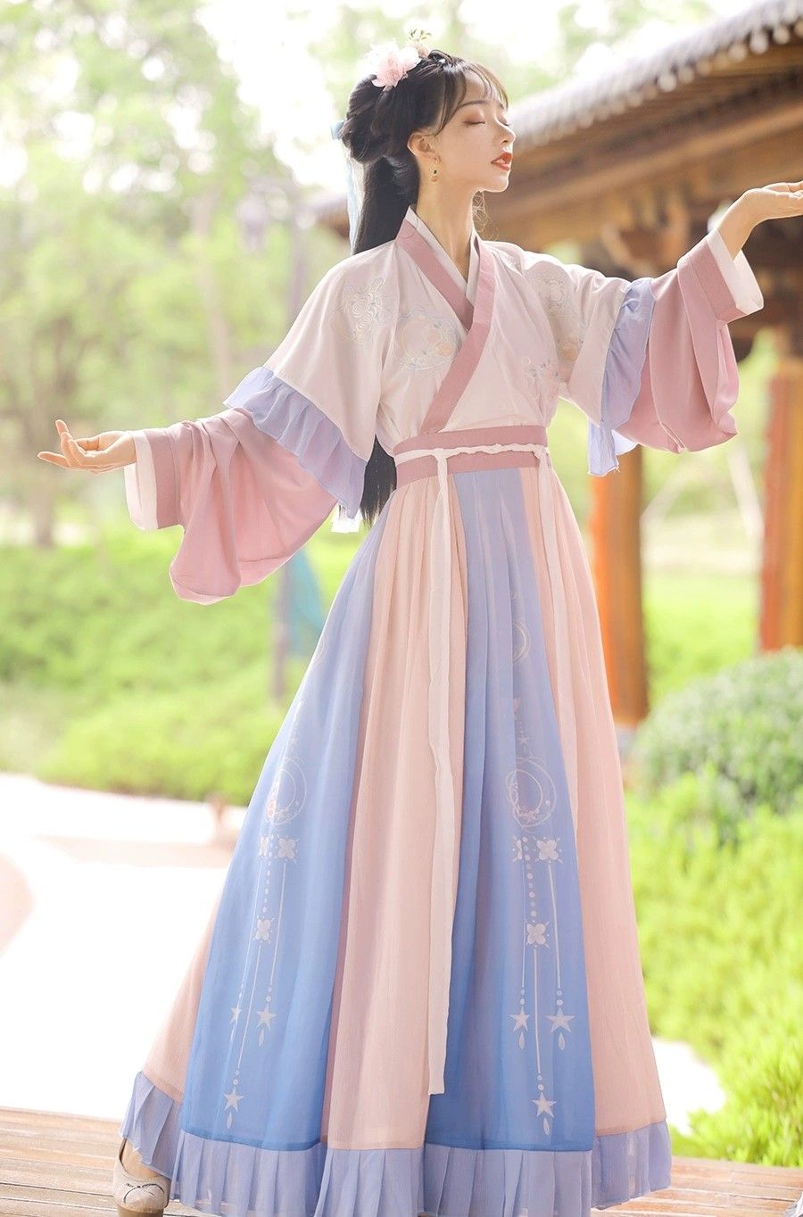 The Children of Hanfu in Red:Embracing the Splendor of Traditional Chinese Culture