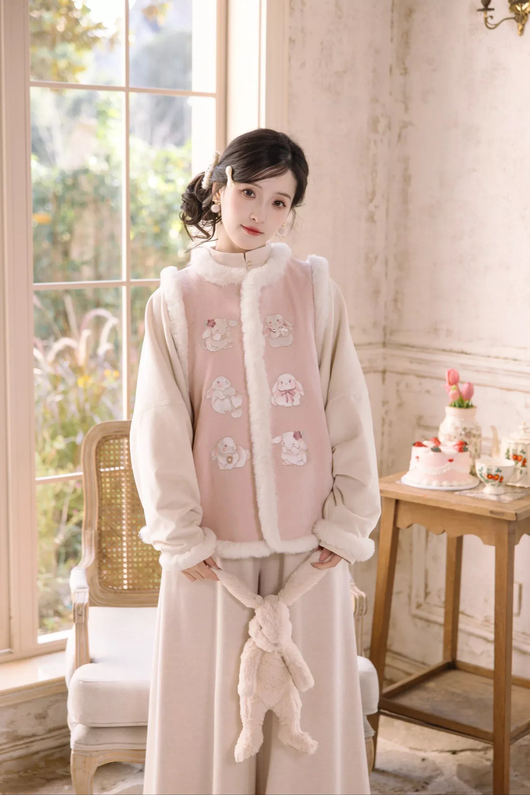 Rising Star of a Twelve-Year-Old Girl in Traditional Chinese Hanfu Fashion Rising Star of a Twelve-Year-Old Girl in Traditional Chinese Hanfu Fashion