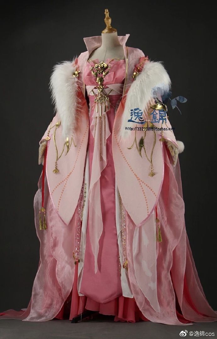 Red Cheongsam Women in Summer:A Blend of Tradition and Modernity Red Cheongsam Women in Summer:A Blend of Tradition and Modernity
