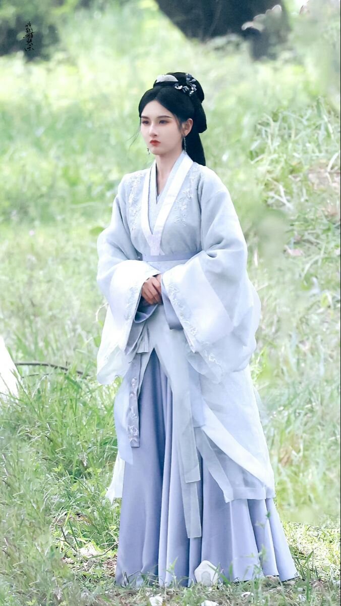 The Rise of Fake Hair Bundles in Traditional Hanfu Fashion The Rise of Fake Hair Bundles in Traditional Hanfu Fashion
