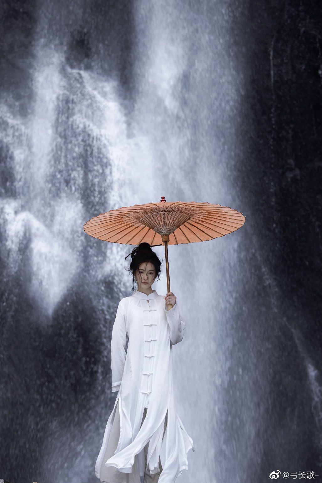 Reinventing the Classic:The Allure of Modernized Cheongsam Qipao Reinventing the Classic:The Allure of Modernized Cheongsam Qipao