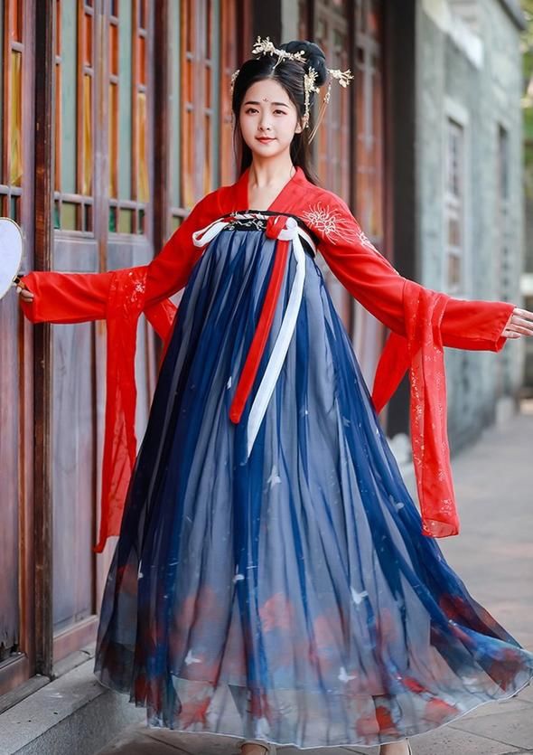 Ear Cuff Earrings as a Stylish Alternative for Traditional Ear Pierced Jewelry to Match Cheongsam Ear Cuff Earrings as a Stylish Alternative for Traditional Ear Pierced Jewelry to Match Cheongsam