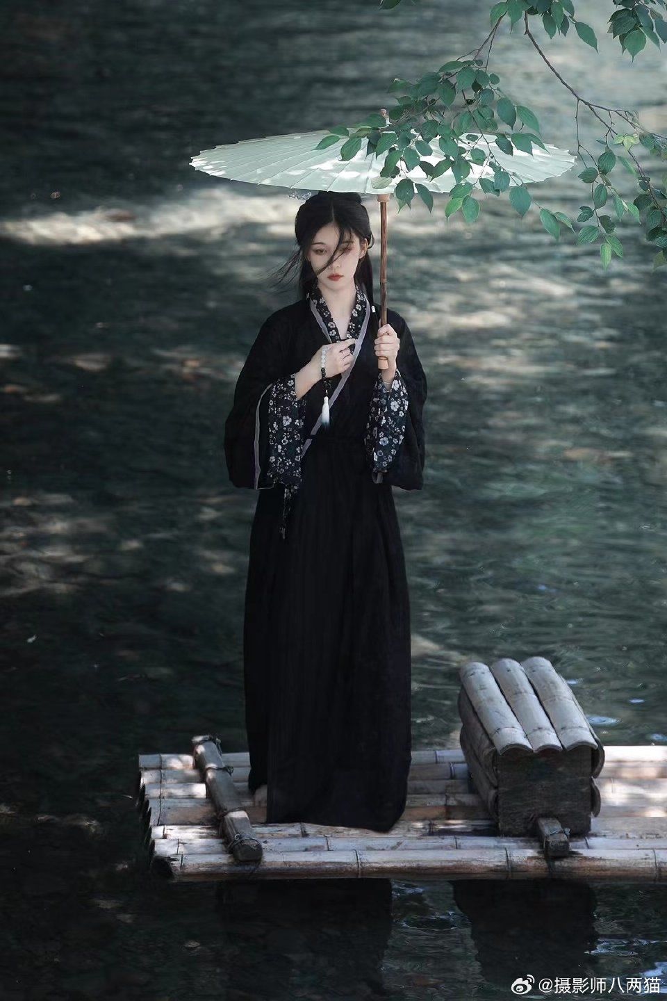Ancient Charm of Embroidered Shoes for Girls:The Splendor of Chinese Hanfu Fashion