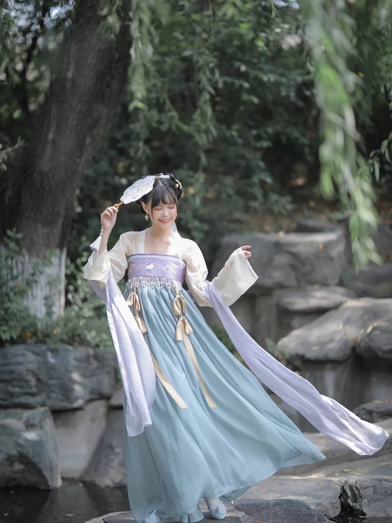 Little Girls Traditional Chinese Fashion:The Charm of Hanfu Suit Skirts Little Girls Traditional Chinese Fashion:The Charm of Hanfu Suit Skirts