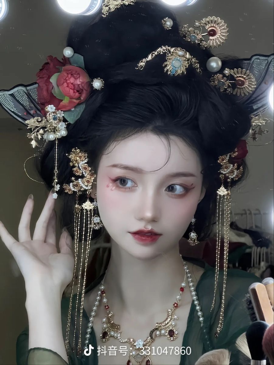 Chic Xiaoxiang Style Jacket Paired with Maimin Skirt:Fashionable Combinations for a Stylish Look Chic Xiaoxiang Style Jacket Paired with Maimin Skirt:Fashionable Combinations for a Stylish Look