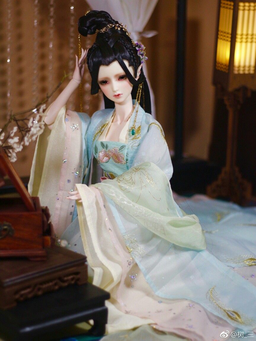Embracing the New Chinese Chic:Mini-Flag Qipao with a Touch of Luxury and Traditional Elegance Embracing the New Chinese Chic:Mini-Flag Qipao with a Touch of Luxury and Traditional Elegance