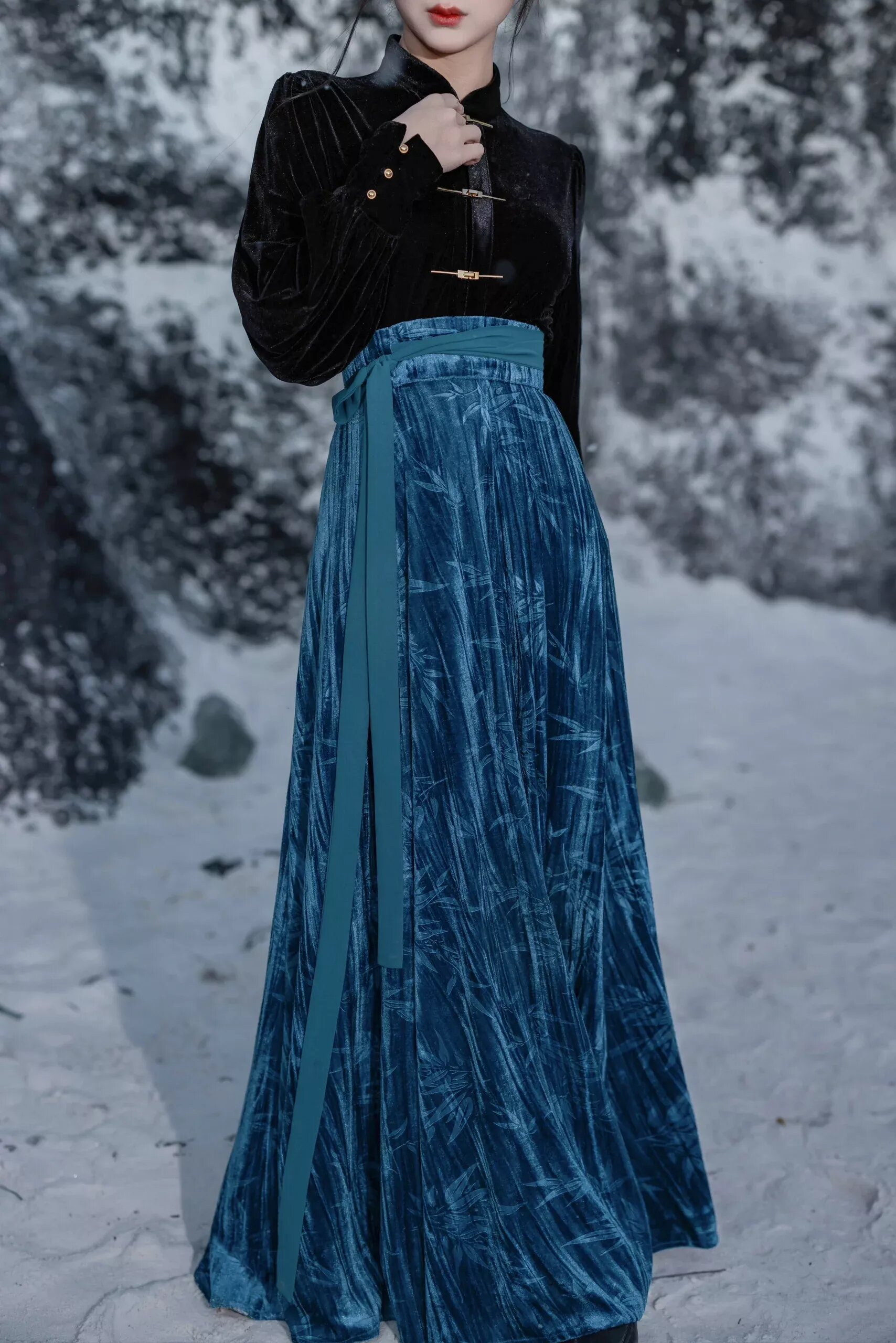 Elegance of Goose Down in Hanfu Fashion:A Cultural Journey Elegance of Goose Down in Hanfu Fashion:A Cultural Journey