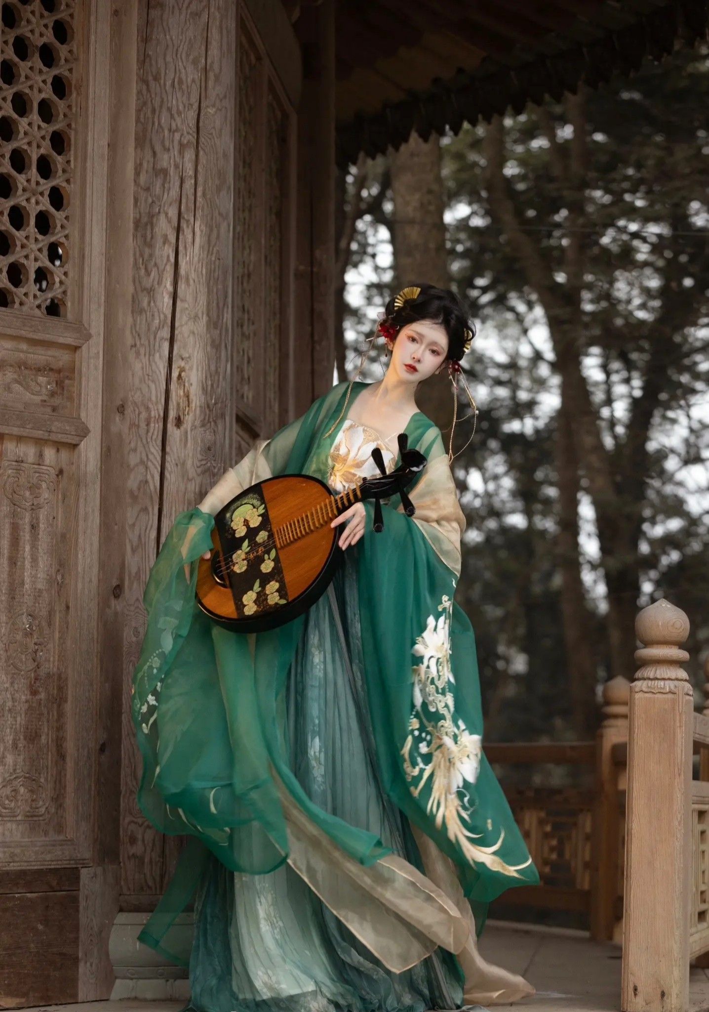 Traditional Chinese Elegance:The Allure of Cheongsam-Style Dress with a Modern Twist Traditional Chinese Elegance:The Allure of Cheongsam-Style Dress with a Modern Twist