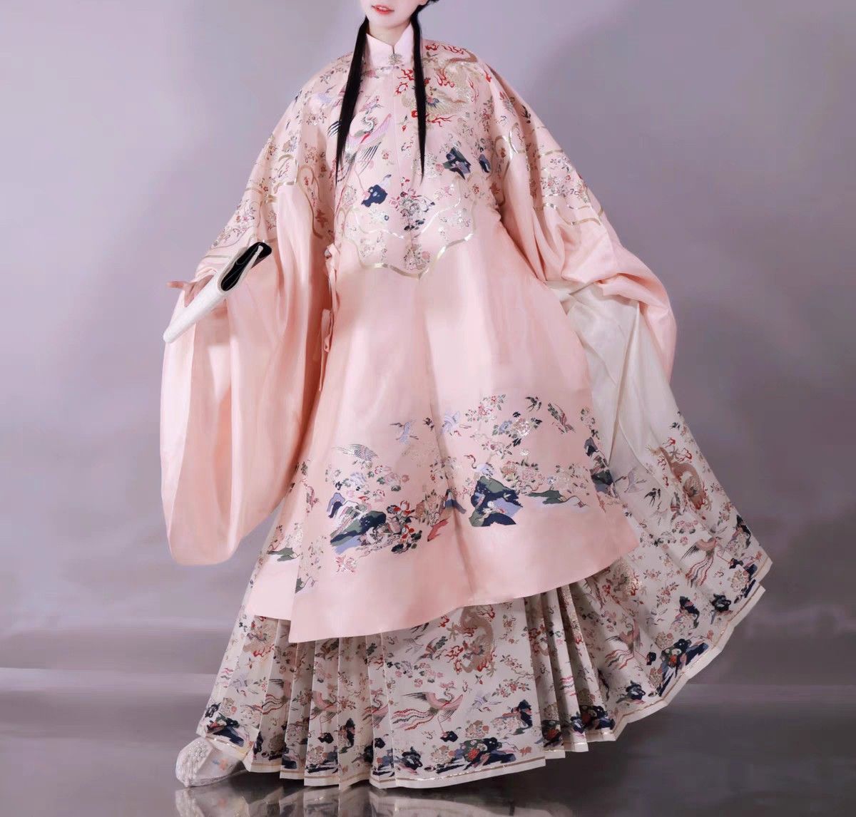Reimagining Qipao:Modernizing Traditional Chinese-Style Dress with a Fashionable Twist Reimagining Qipao:Modernizing Traditional Chinese-Style Dress with a Fashionable Twist