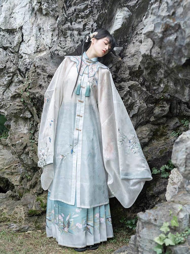 Summer Girls Hanfu Fashion:Light Silk as a Dream in Chinese Traditional Beauty Summer Girls Hanfu Fashion:Light Silk as a Dream in Chinese Traditional Beauty