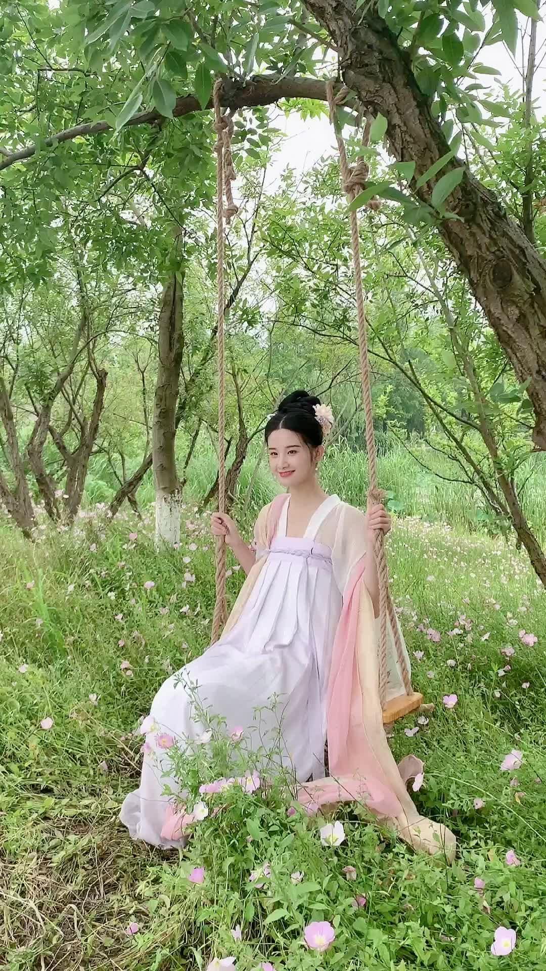 Summer Styling with a Horseface Skirt and Top:Fashion Trends and Outfit Ideas Summer Styling with a Horseface Skirt and Top:Fashion Trends and Outfit Ideas