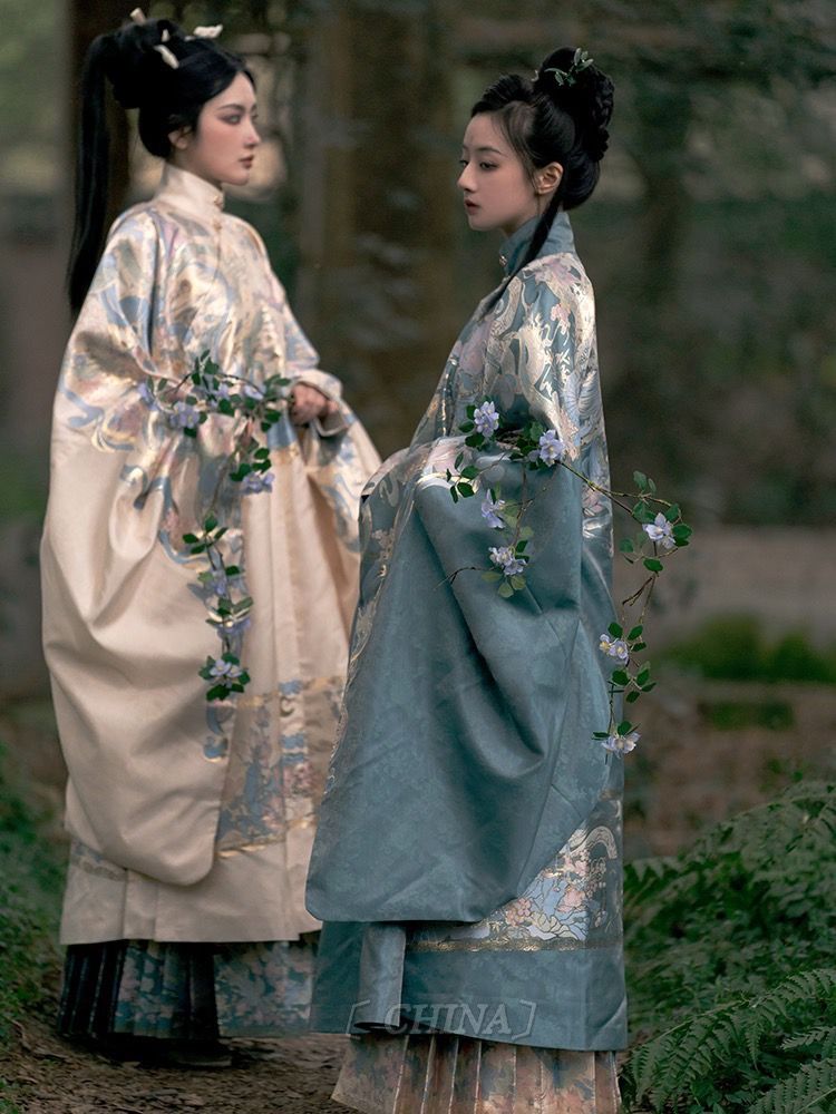 The Journey of a Junior Schoolgirl into the World of Hanfu Traditional Chinese Costumes The Journey of a Junior Schoolgirl into the World of Hanfu Traditional Chinese Costumes
