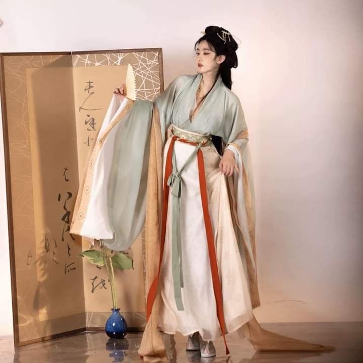 The Qipao for Children:A Ten-Year-Olds Perspective The Qipao for Children:A Ten-Year-Olds Perspective