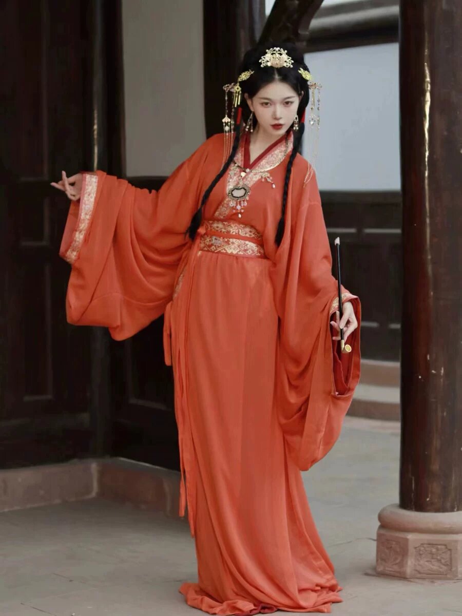 Suyu Weave:The Elegance of Cheongsam in the Veil of Subtle Rain Suyu Weave:The Elegance of Cheongsam in the Veil of Subtle Rain