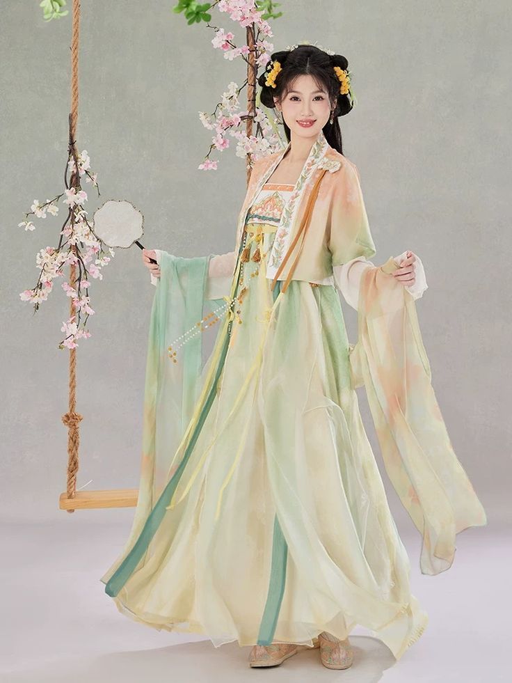 Exploring the New Chinese Style Cheongsam Dress with Open Slits:A Blend of Tradition and Modernity Exploring the New Chinese Style Cheongsam Dress with Open Slits:A Blend of Tradition and Modernity