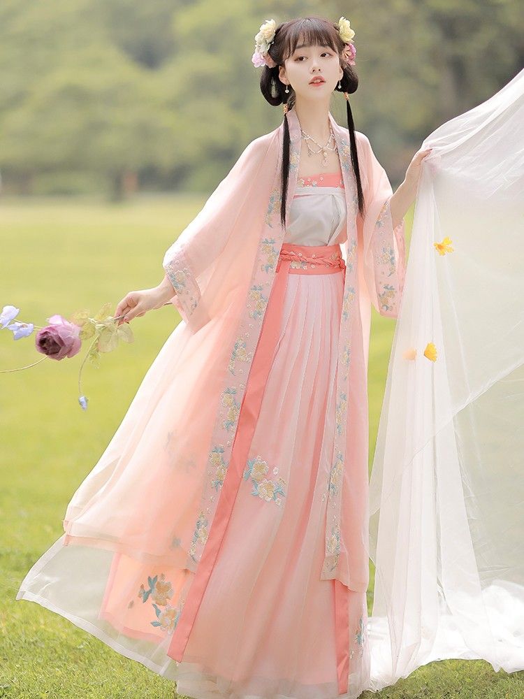 The Enchantment of Blue Accessories for Cheongsam Headdresses The Enchantment of Blue Accessories for Cheongsam Headdresses