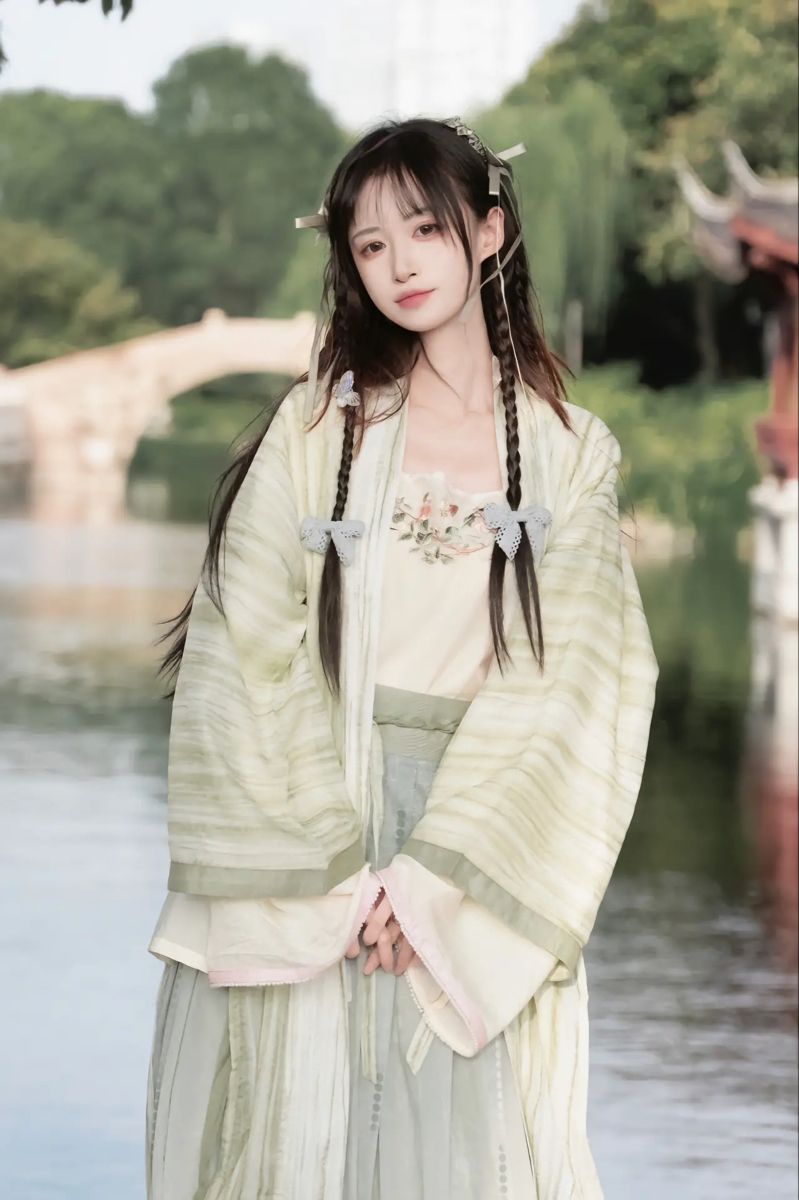 Three Thousand Black Threads:The Origin of Traditional Hanfu Starry Veil