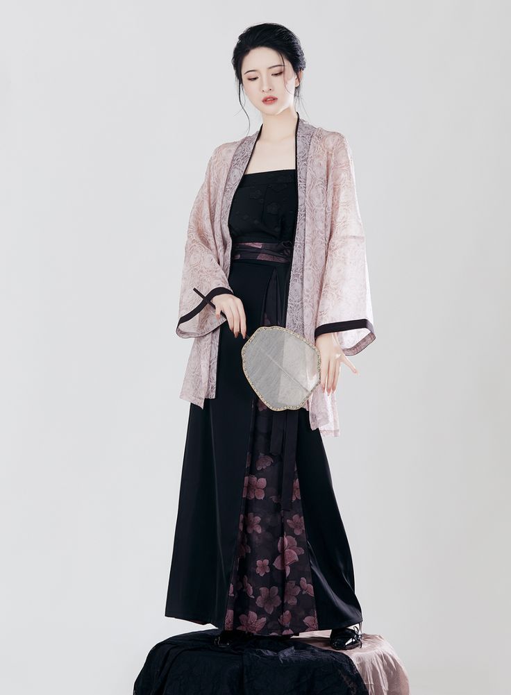 The Simple Charm of Traditional Hanfu:Unveiling the Essence of Chinese Heritage The Simple Charm of Traditional Hanfu:Unveiling the Essence of Chinese Heritage
