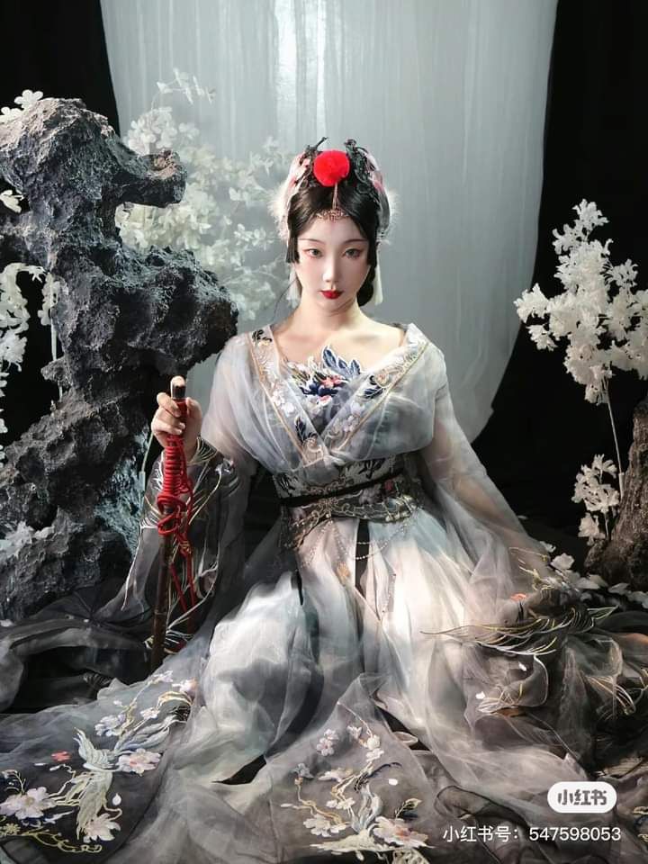 Elegant Revelations:Shengge Original Hanfu Fashion