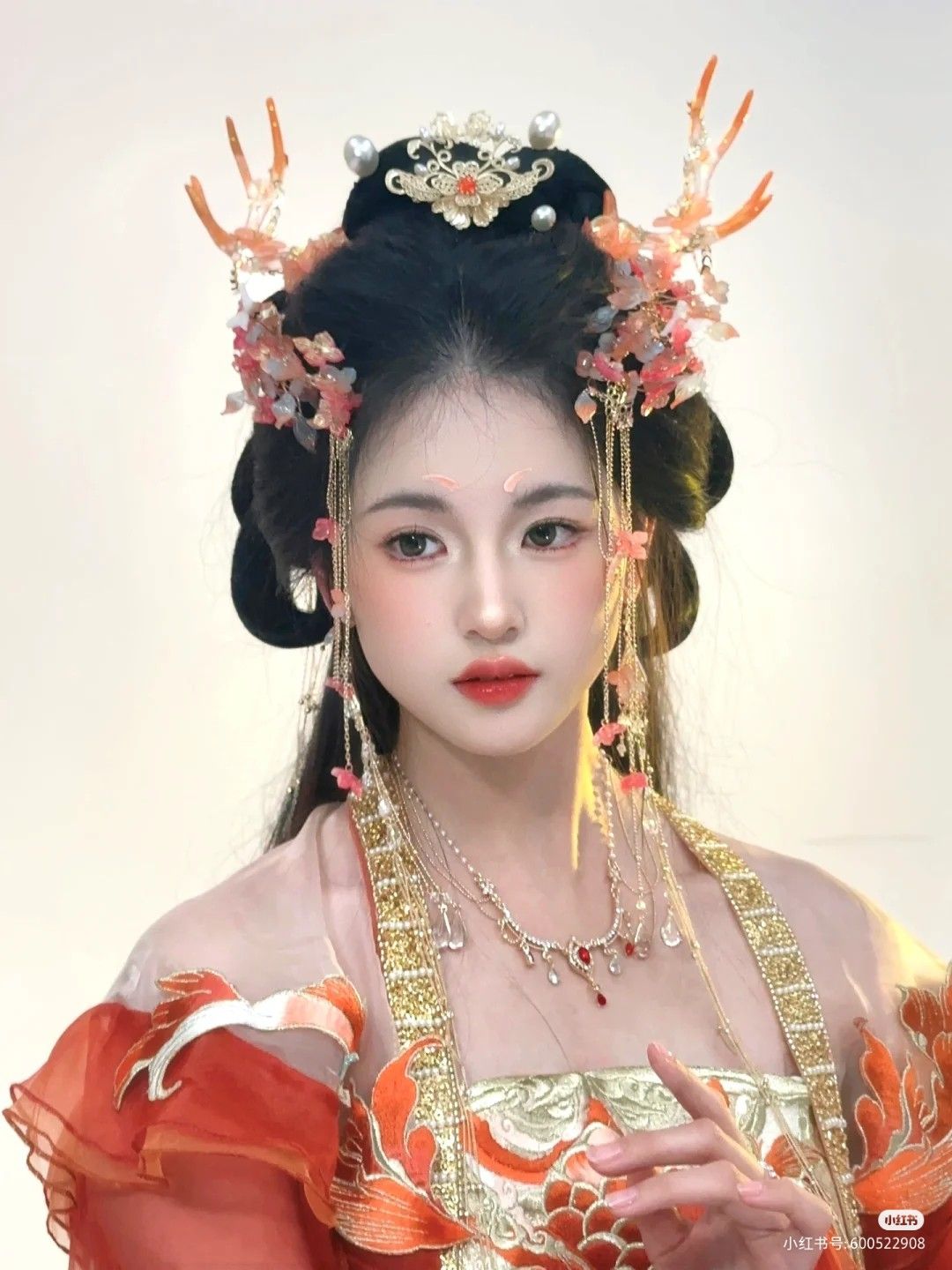 The Fusion of Miao Silver and Hanfu:A Cultural Journey in Traditional Elegance