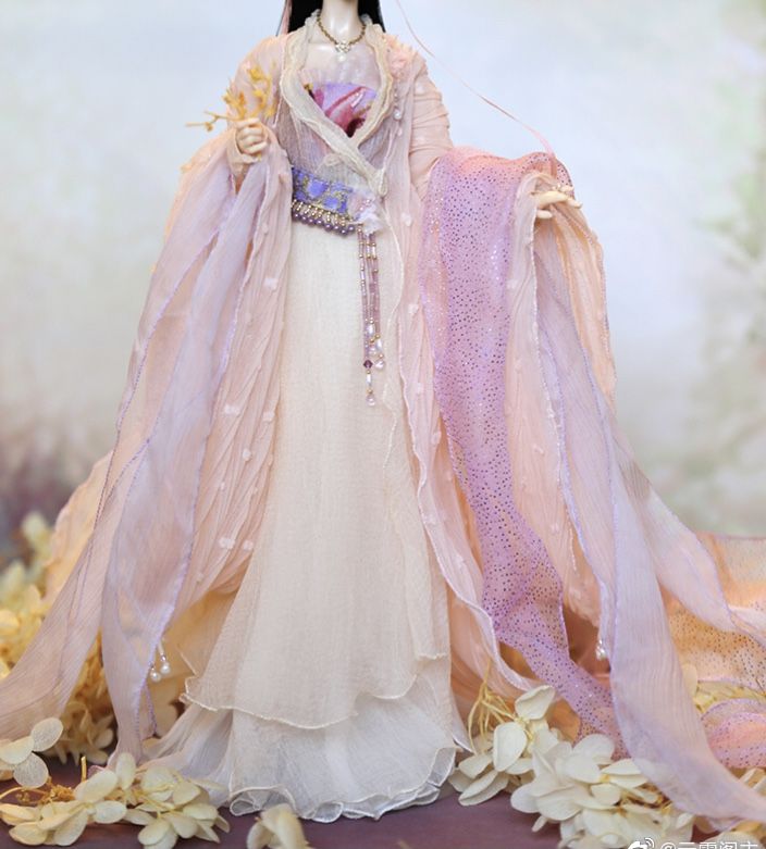The Qipao:A Glimpse of Traditional Chinese Youth Fashion in the Republic of China Era,Age 13 The Qipao:A Glimpse of Traditional Chinese Youth Fashion in the Republic of China Era,Age 13